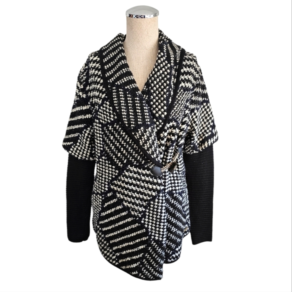 Desigual Black and White Patterned Sweater